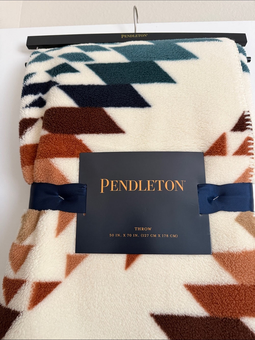 Pendleton Fleece Throw Blanket - Picture 3 of 5